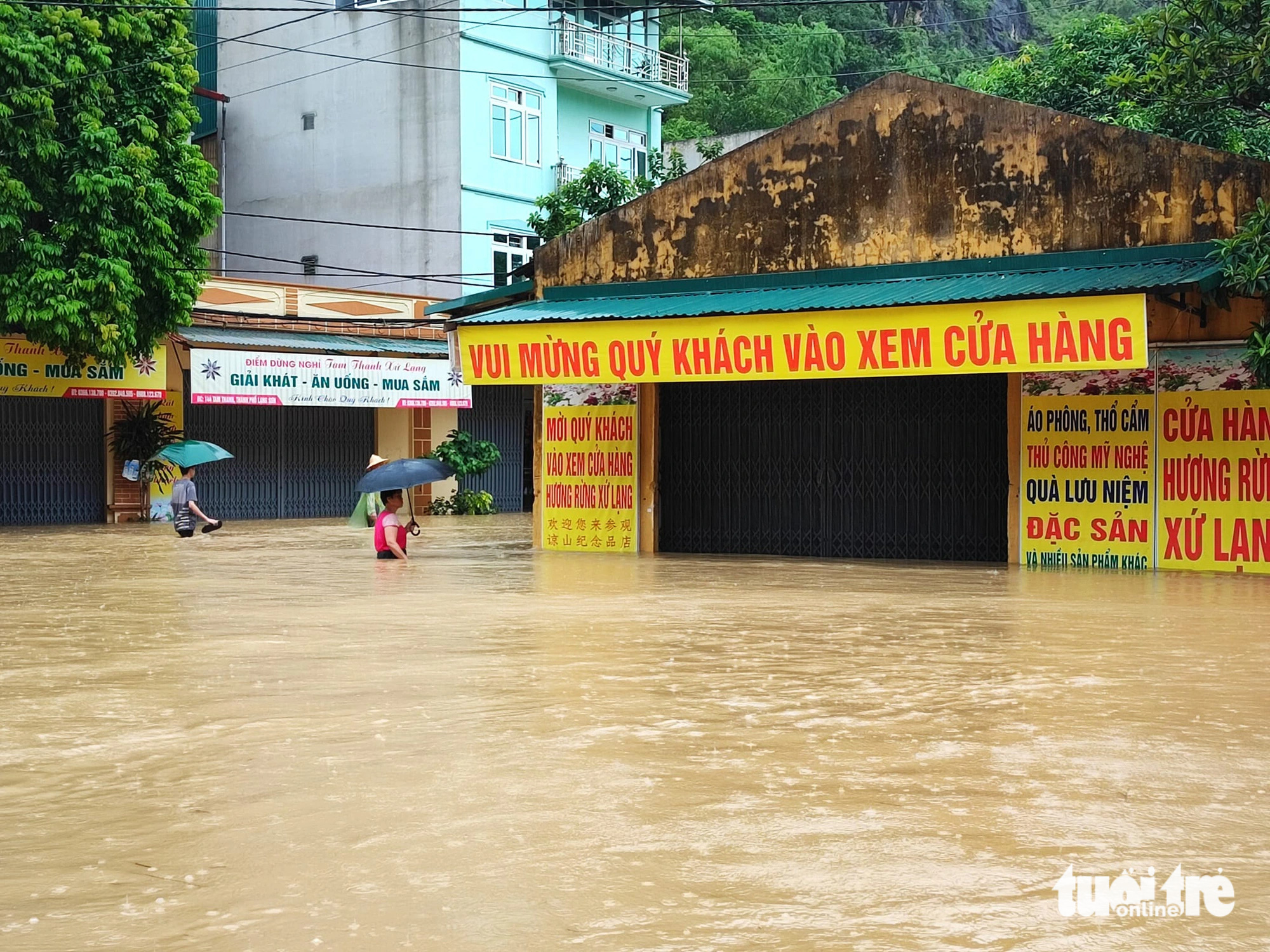 Mưa lớn gây ngập lụt thành phố Lạng Sơn, tỉnh Lạng Sơn chiều 30-7 - Ảnh: NGUYỄN MINH CHUYỂN