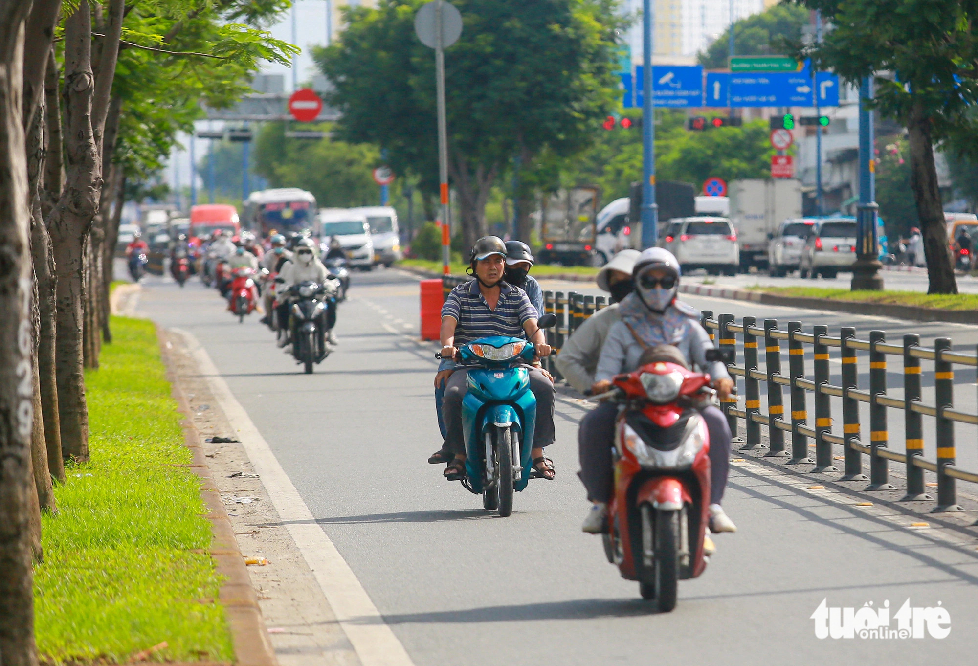 Thời tiết hôm nay 21-8: Bắc Bộ mưa dông, Trung Bộ nắng gay gắt, Nam Bộ mưa rào - Ảnh 1.