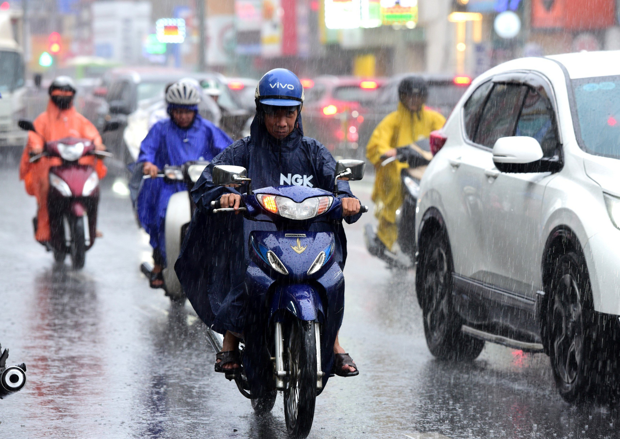 Đêm nay Nam Bộ và TP.HCM mưa to - Ảnh: DUYÊN PHAN