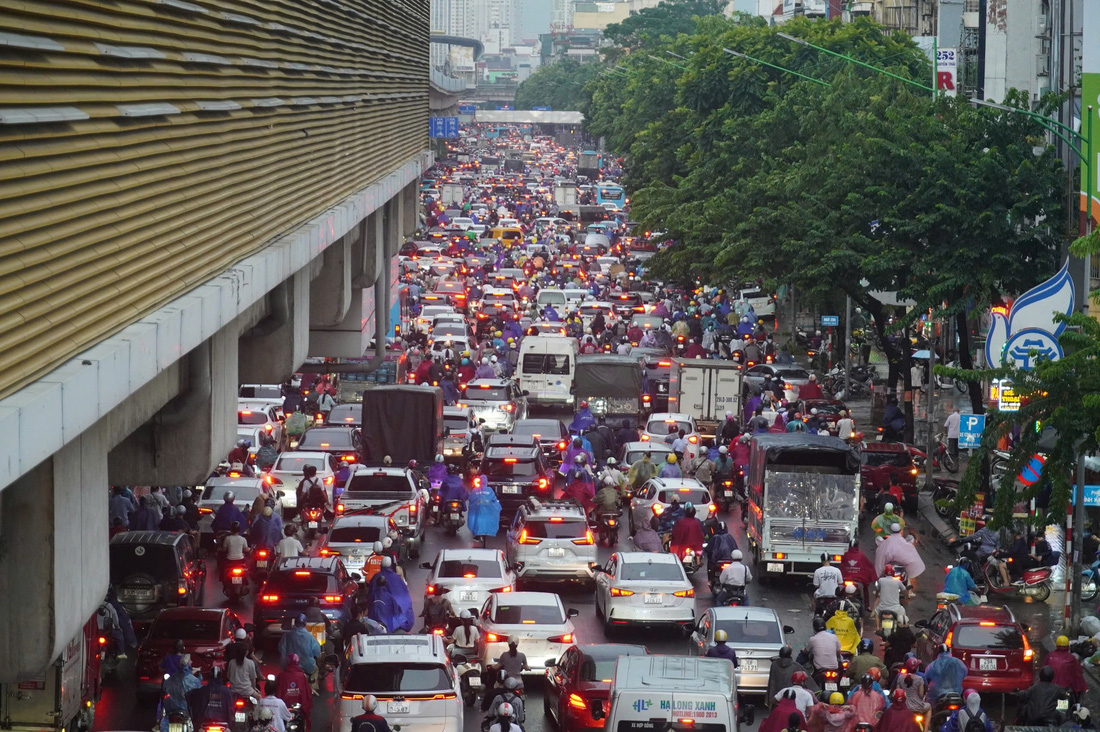 Bạch Long Vĩ đã có gió cấp 12, giật cấp 14, bão cách đất liền 160km - Ảnh 30.