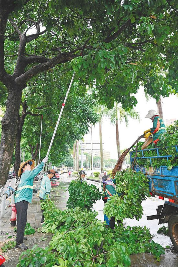 Siêu bão Yagi tiến gần miền nam Trung Quốc, mang theo mưa lớn và gió mạnh - Ảnh 3.